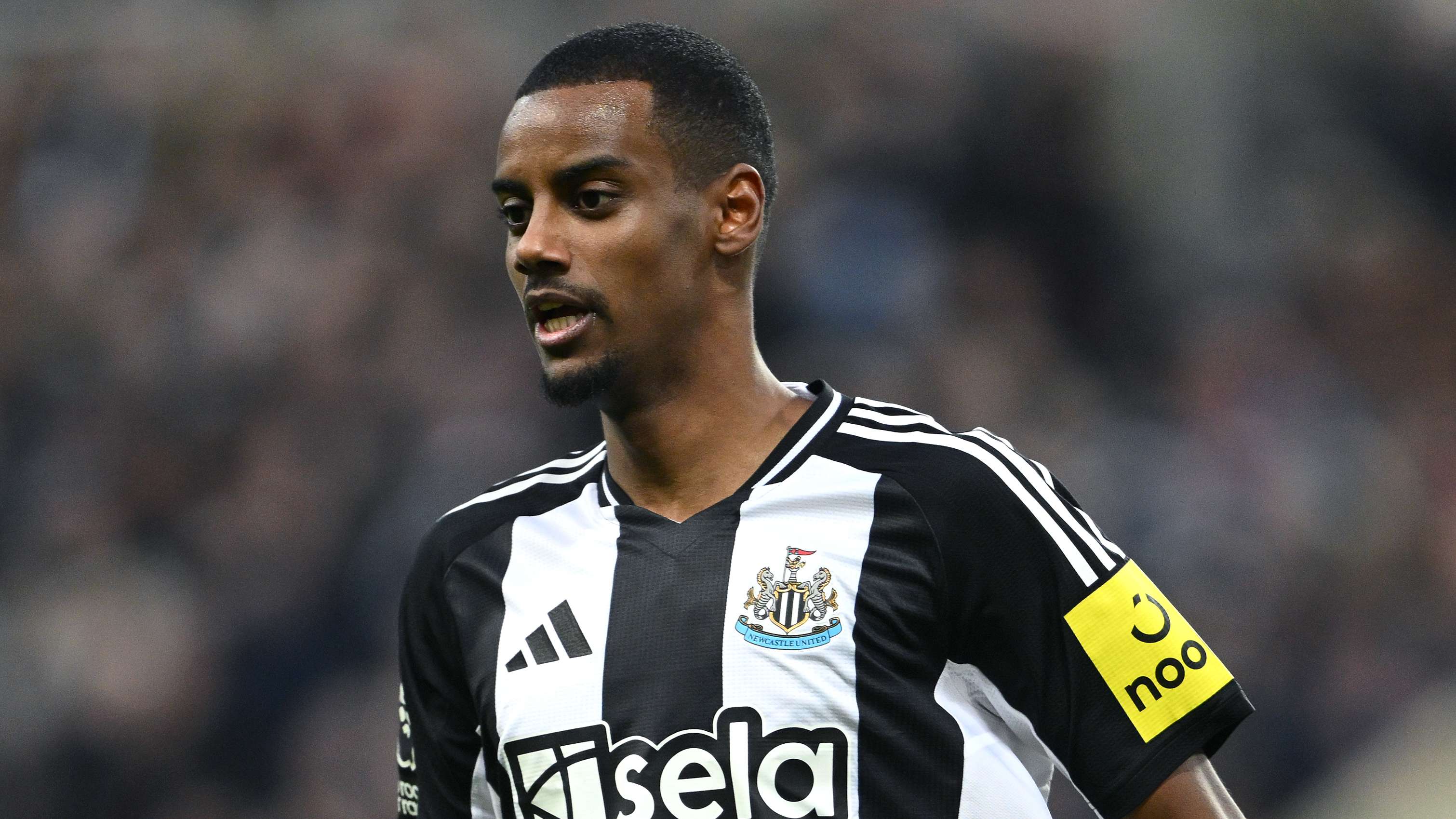 曼联与阿迪达斯签署9亿英镑新赞助合同开启财力新篇章